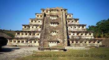 Piramide_de_los_Nichos_en_Tajin