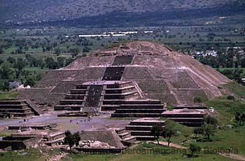 Piramide_del_Sol_en_Teotihuacan